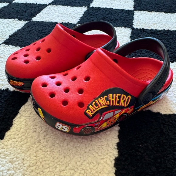 Light up Lightning McQueen CROCS size 7 toddler - Picture 1 of 3